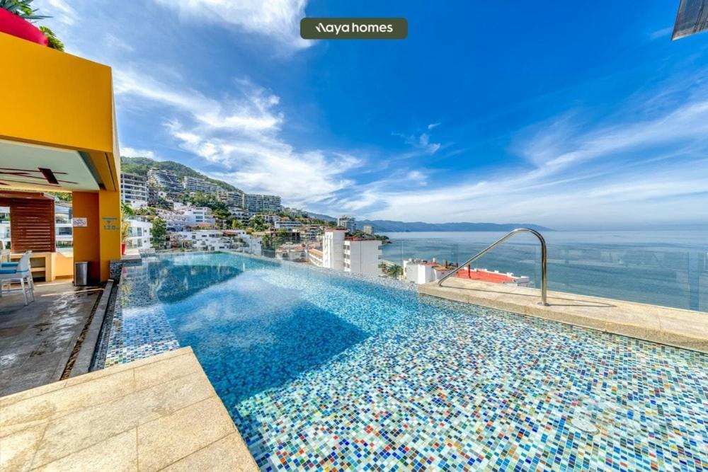 Chic Studio -Rooftop Pool - Ocean View - King Bed - B&B Puerto Vallarta