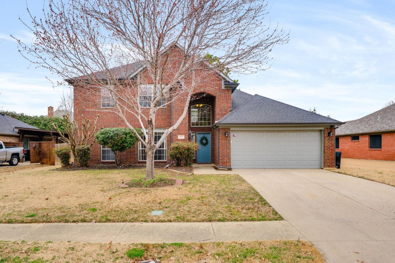 DFW Gathering House - 4 BR Spacious House, Sleeps 12 - FIFA ready - B&B Keller