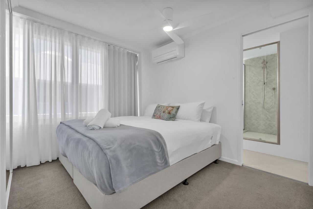 Seamist - 3 Bedroom Ocean View - B&B Caloundra