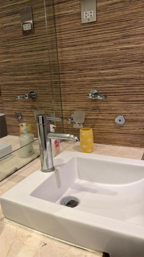 Limeharbour Ultra-Spacious City Living 2 Mins DLR - B&B Londra