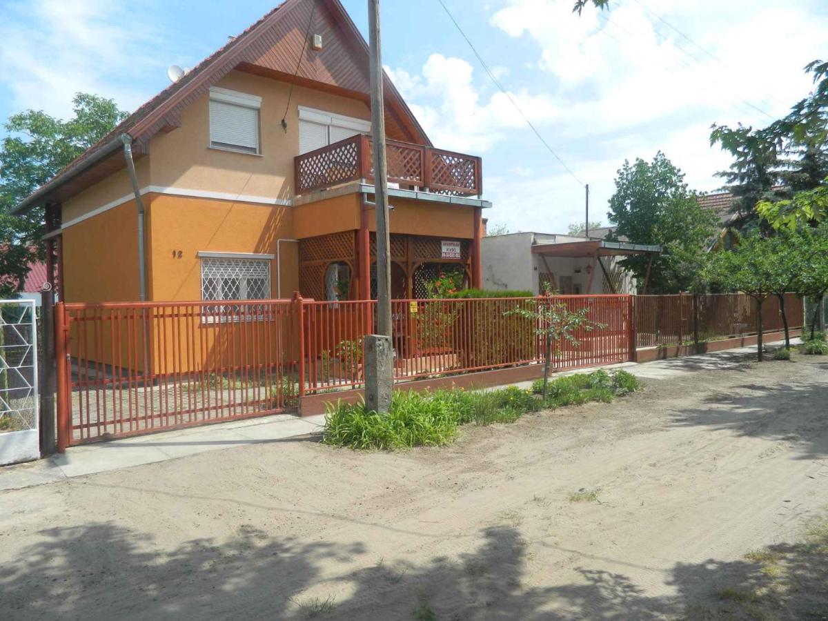 Apartments in Cserkeszolo - Ostungarn 34460 - B&B Cserkeszőlő