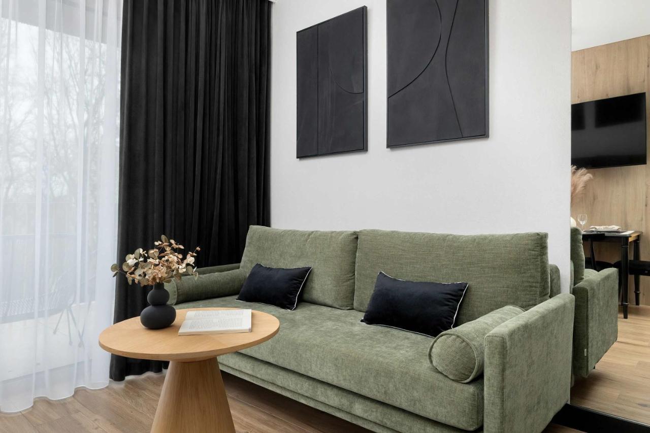 Greeneri Park - Dwupoziomowy Apartament z Parkingiem by Noclegi Renters - Chambres d'hôtes Świnoujście