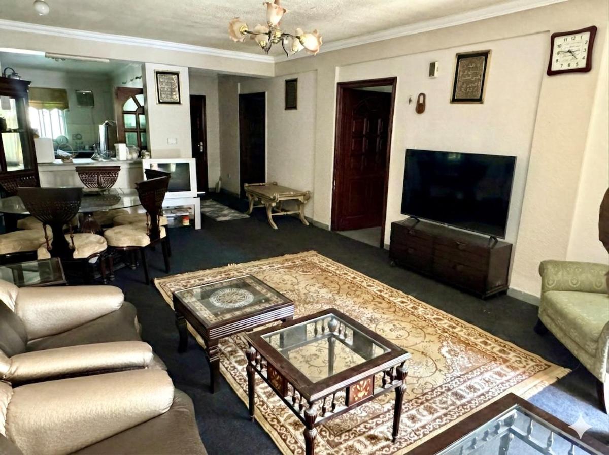 2 Bedroom Appartment Main Mall Road Murree - Chambres d'hôtes Murree