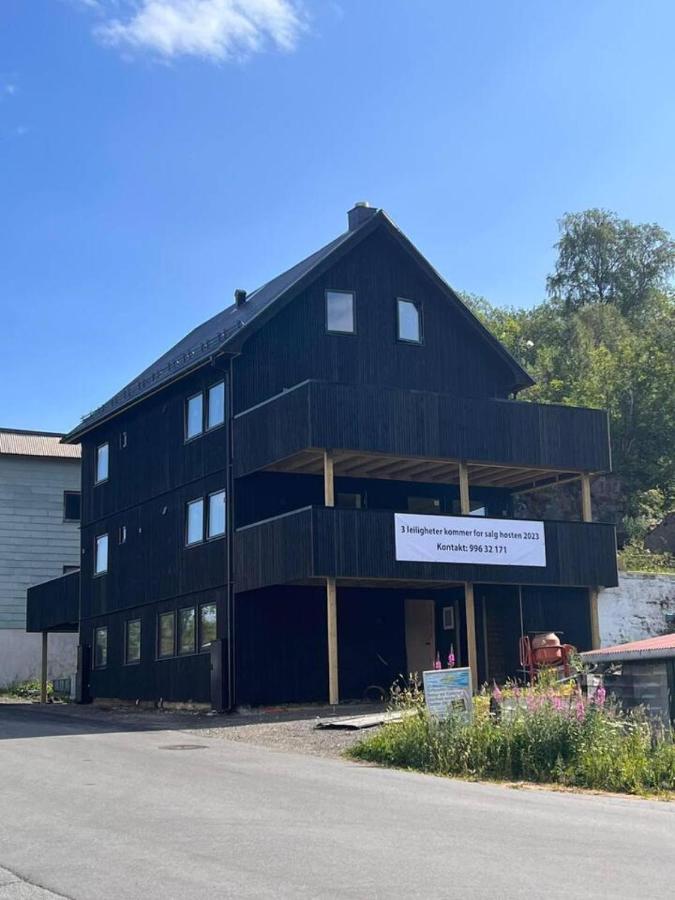 Sentral, stor leilighet i Svolvær 2 etg inntil 4 pers - B&B Svolvær