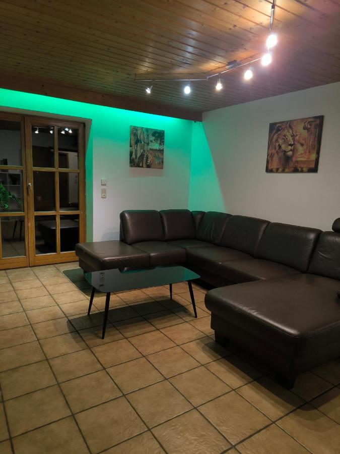 Geräumige Wohnung mit zwei Schlafzimmern und Balkon - Ferienwohnung Eching