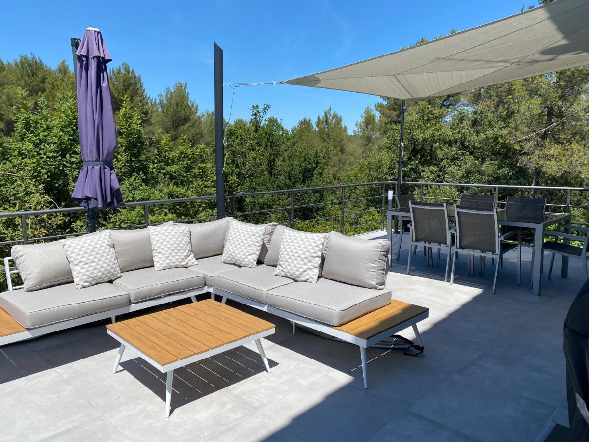 Villa 8-12 personnes avec piscine, entre Aix et Cassis - B&B La Destrousse