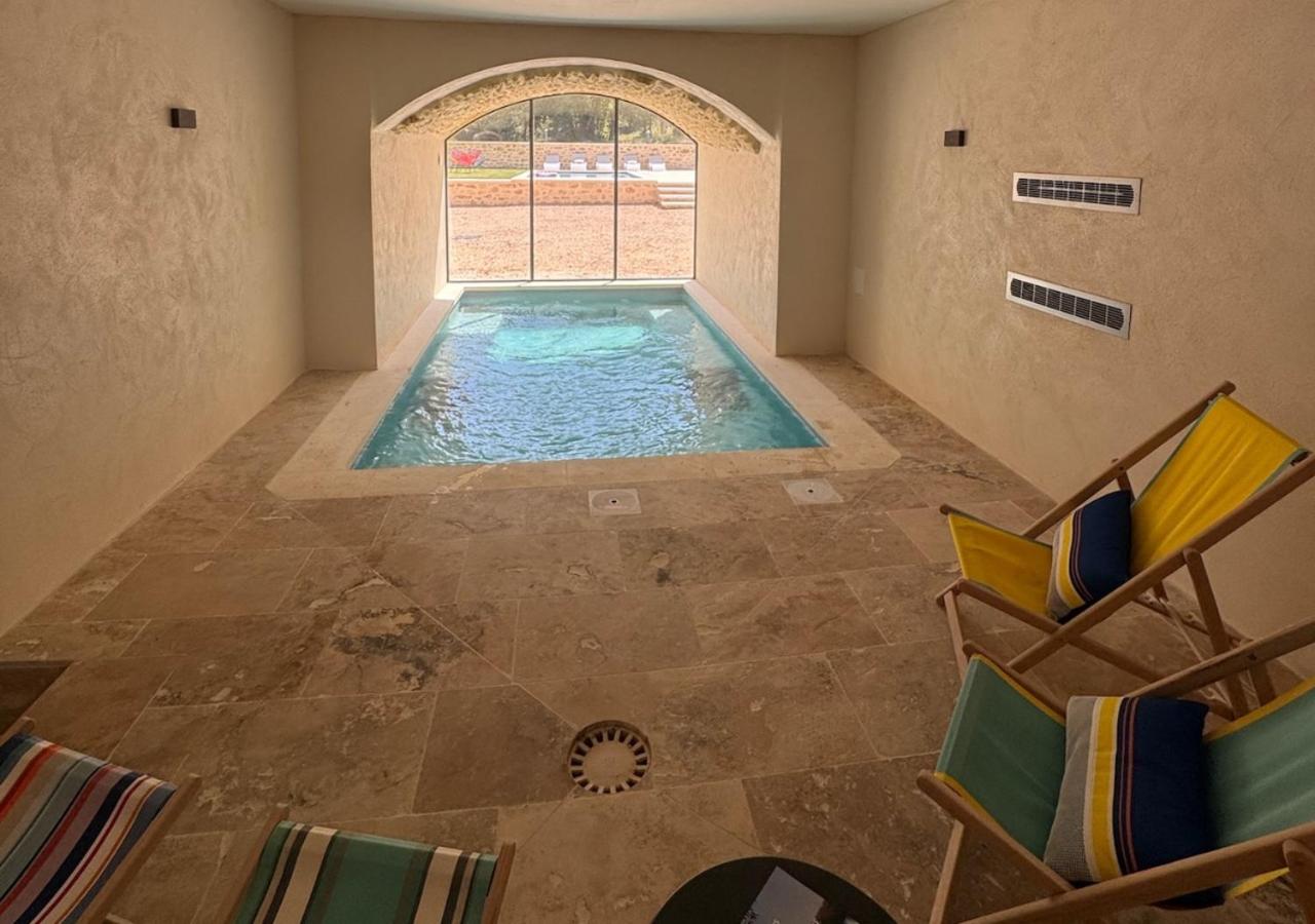 Mas en pierre 10 personnes - Piscines intérieure & extérieure - B&B Saint-André-d'Olérargues