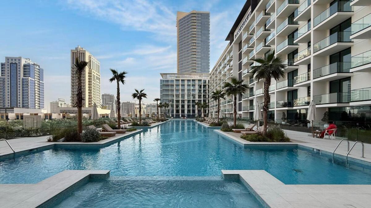 Binghatti Phoenix - Luxury & Modern Studio - Pool & Gym - Free Parking - JVC - B&B Dubai