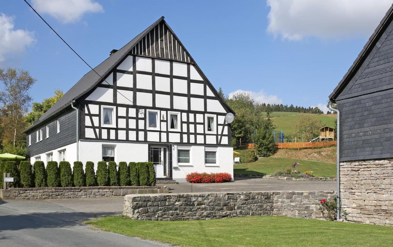 B&B Eslohe - Ferienbauernhof Familie Stratmann - Bed and Breakfast Eslohe