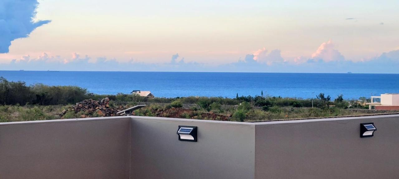 Luxurious Sea View Villa Flic en Flac Rooftop Terrace - B&B Flic en Flac