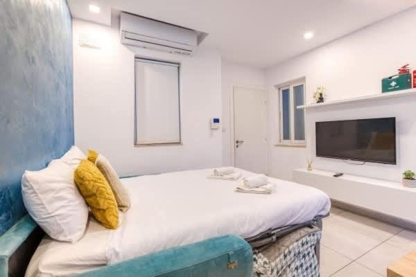 FiftyNine Studio Penthouse in Heart of Floriana Apt 5 - Chambres d'hôtes Floriana