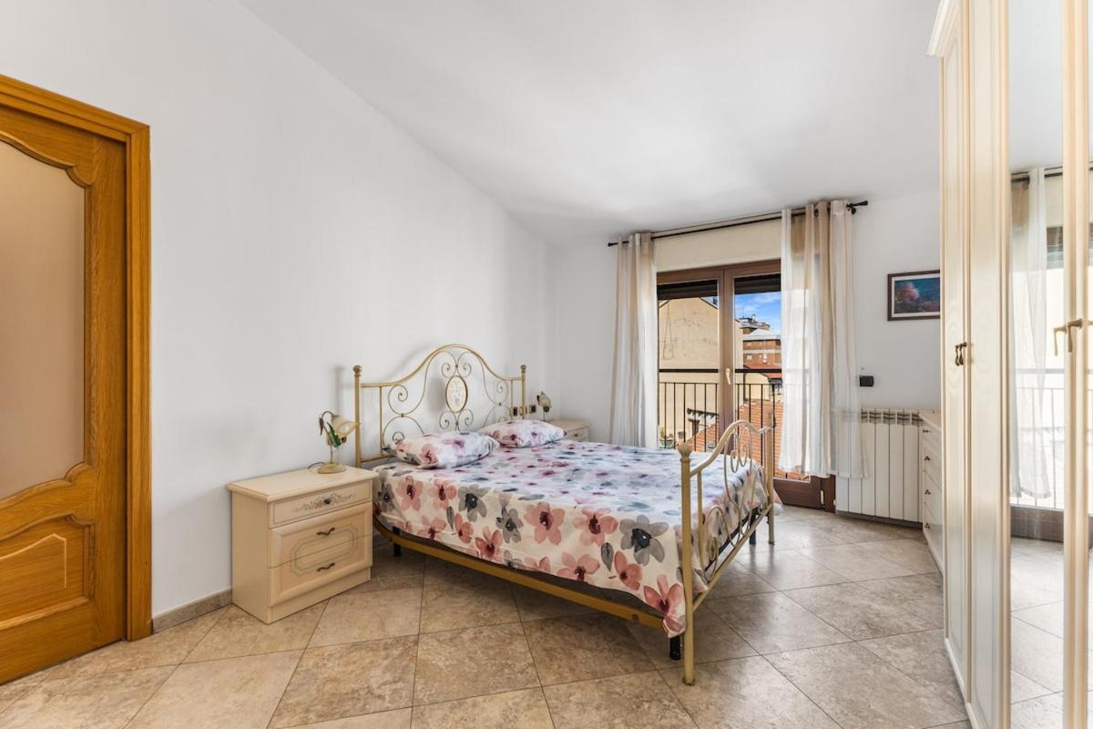 Large apartment with terrace AC e WiFi - Ferienwohnung Sesto San Giovanni