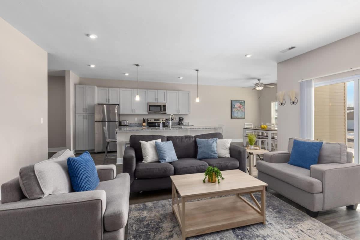 Modern 2BR & 2BA Condo with Garage & Patio - B&B Wyoming