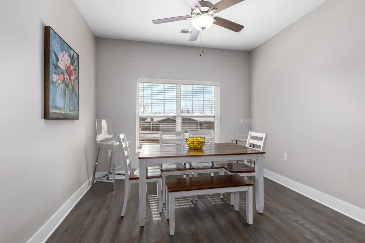 Modern 2BR & 2BA Condo with Garage & Patio - B&B Wyoming