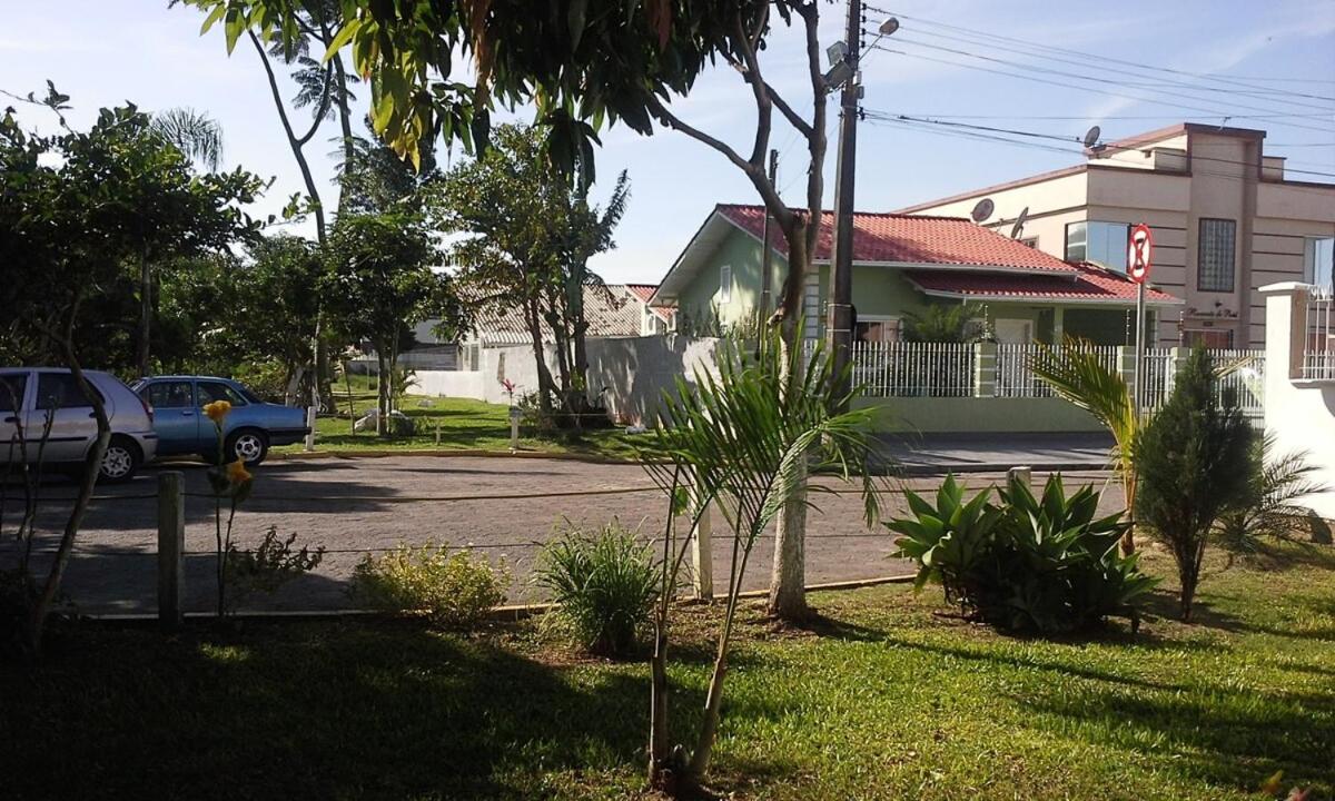 apartamento terreo, 2 quartos, 2 banheiros, 2 carros - B&B Palhoça