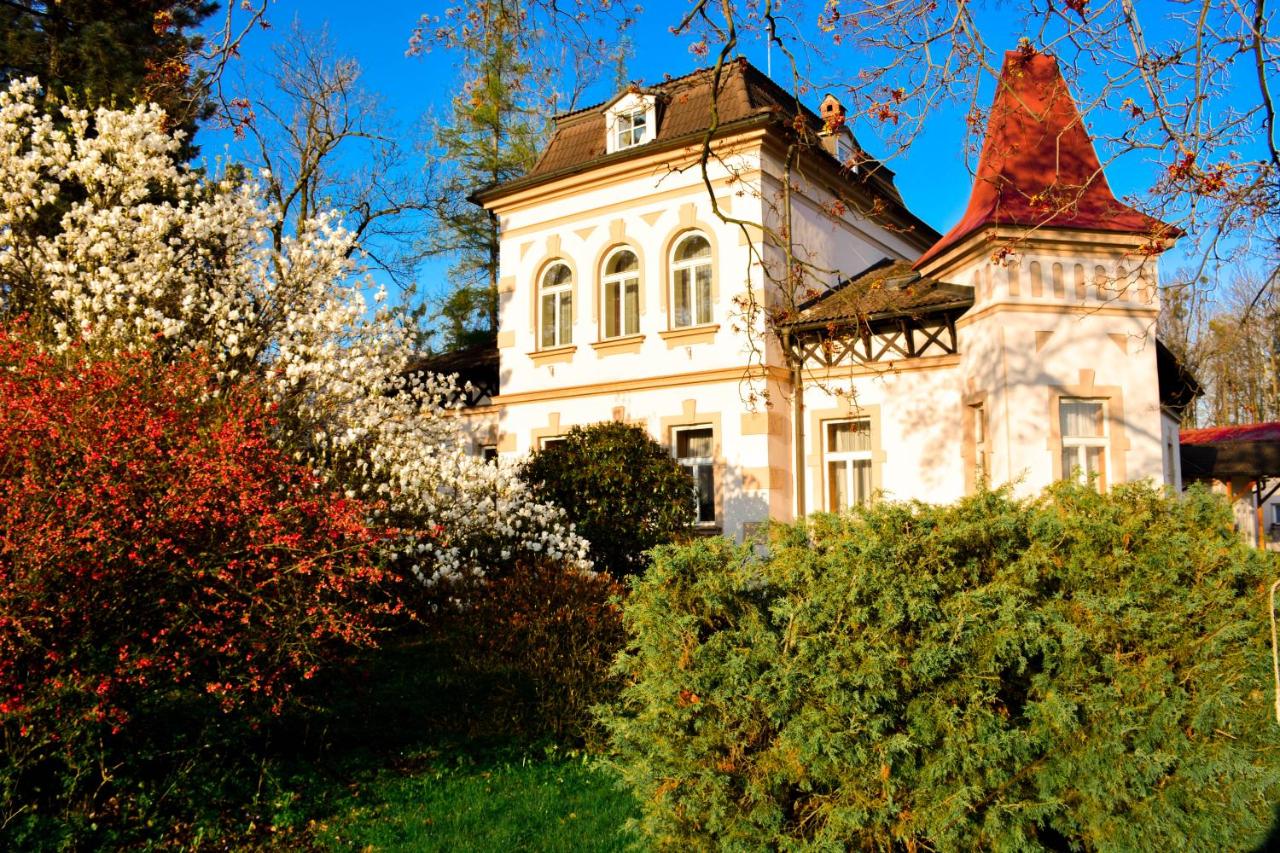 B&B Celadna - Hotel Zámeček na Čeladné - Bed and Breakfast Celadna