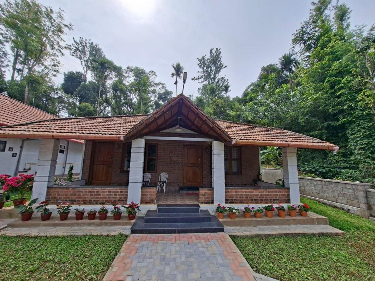 Whispering Meadows By Dazzle Destinations - Coorg - B&B Somvārpet