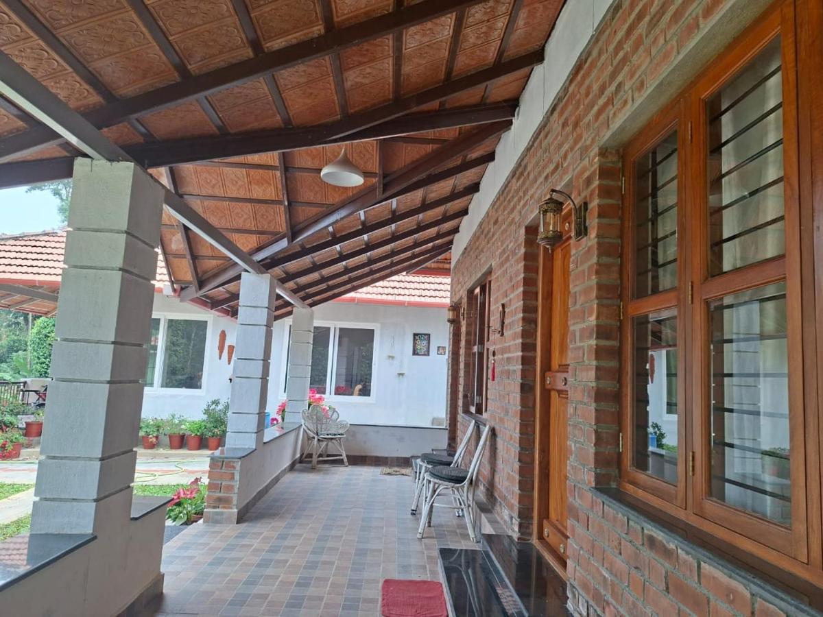 Whispering Meadows By Dazzle Destinations - Coorg - B&B Somvārpet