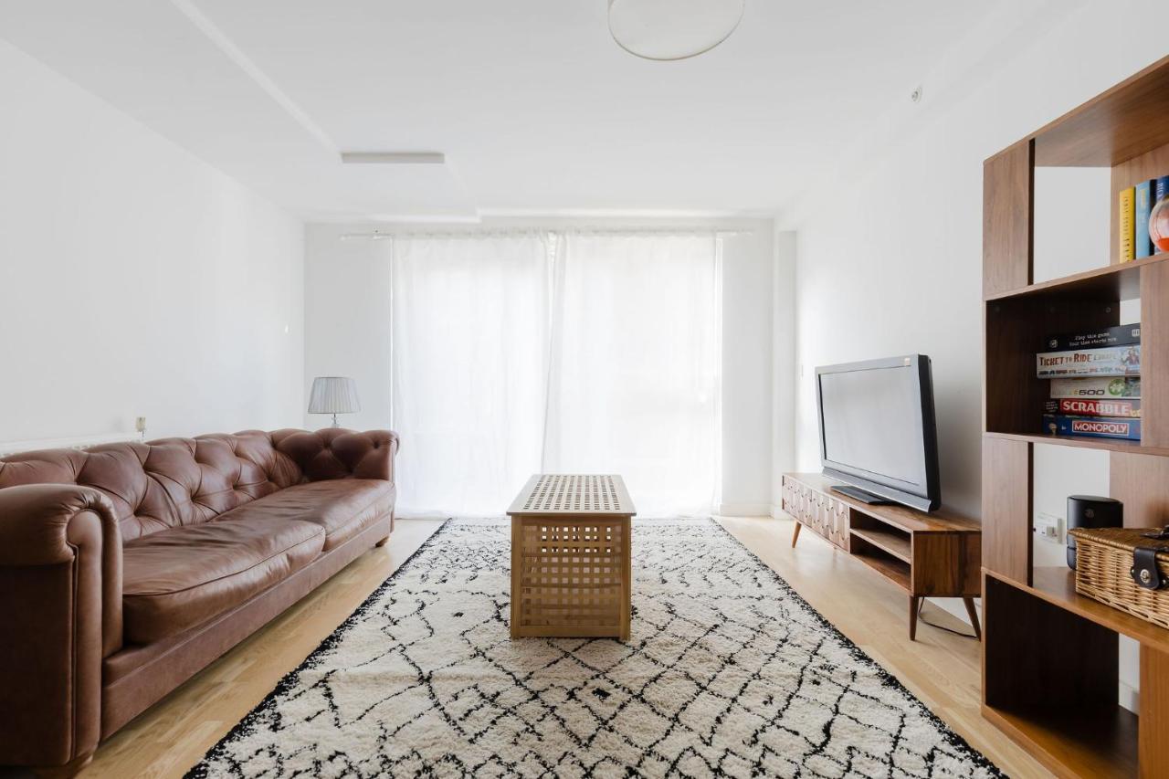 Calming 2BDR Hideaway 25 Mins From Tower Bridge - B&B London