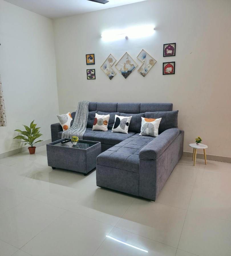 Cozy 2BHK Mee Homes Family Stay with All Amenities - B&B Hyderabad