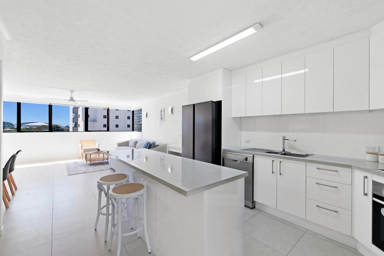 Modern 2BDR apartment in the heart of Broadbeach - Chambres d'hôtes Gold Coast
