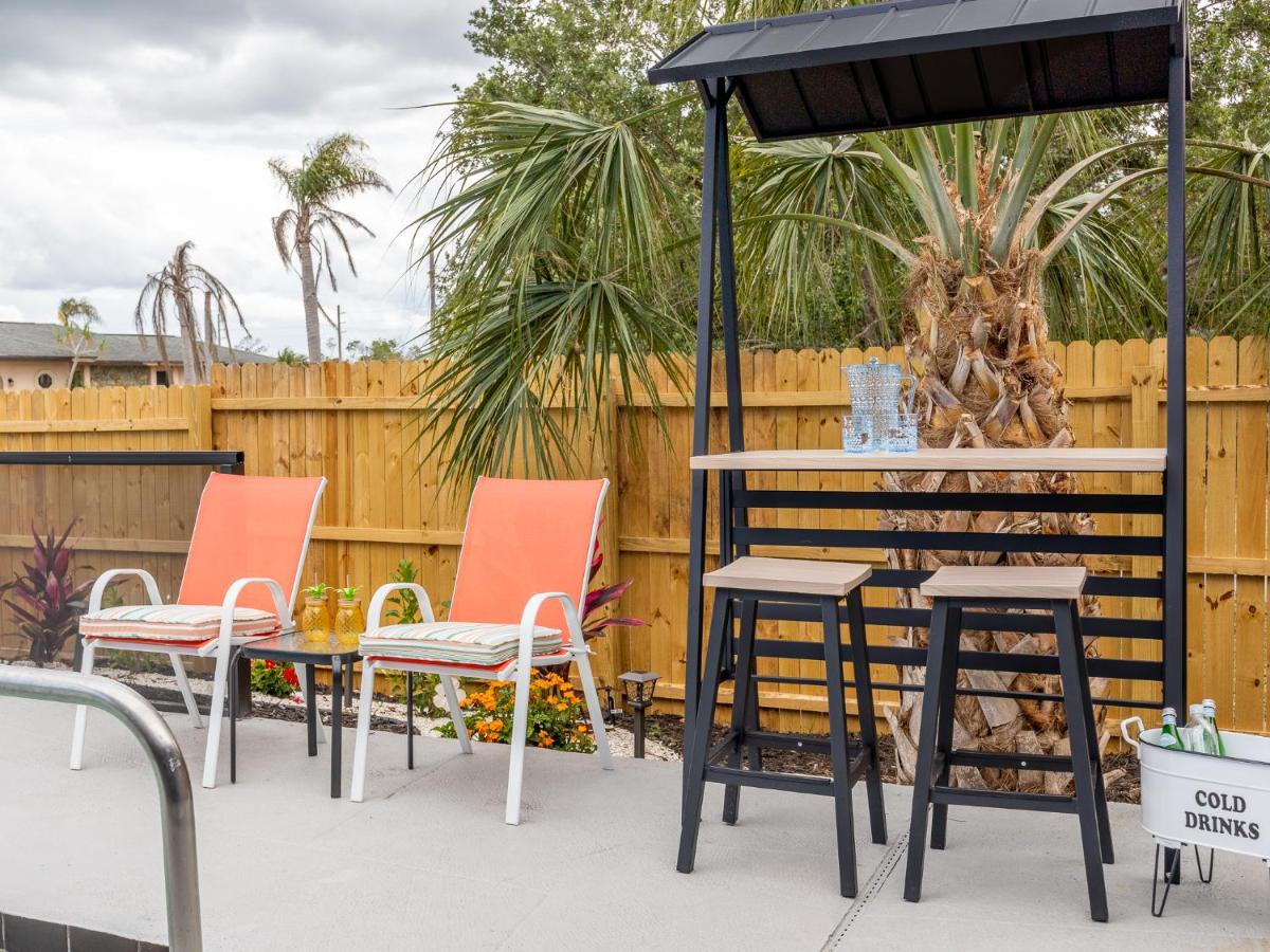 Englewood, Manasota Keys - 2 Bedroom Luxury Villa, Pool, Game room, 6 min to Beaches next to Canal - Chambres d'hôtes Englewood