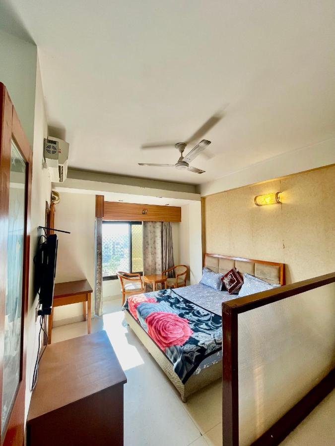 ZenRoofs - 01 Studio Flat - B&B Vrindāvan