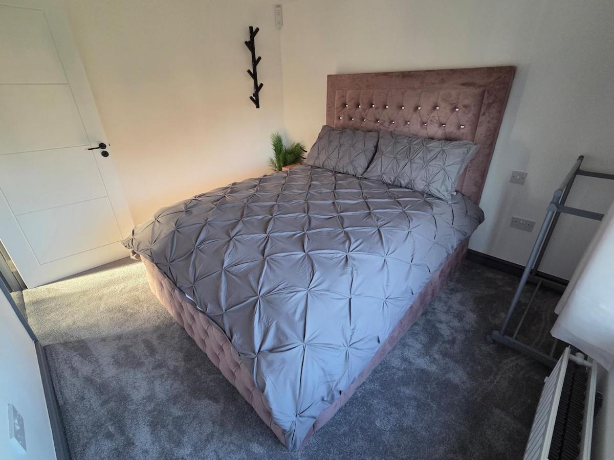 3 bedrooms - for families and contractors - lovely home - Chambres d'hôtes Nuneaton