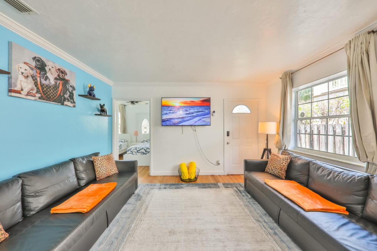 Family Eat Sleep Relax Repeat - Chambres d’hôtes Hollywood