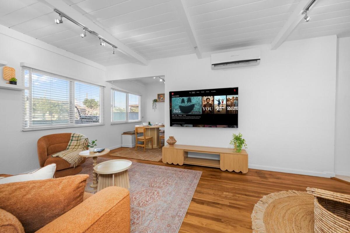 Modern Eclectic 2BR in Central SD with Free Parking, Full Kitchen and AC! - B&B San Diego