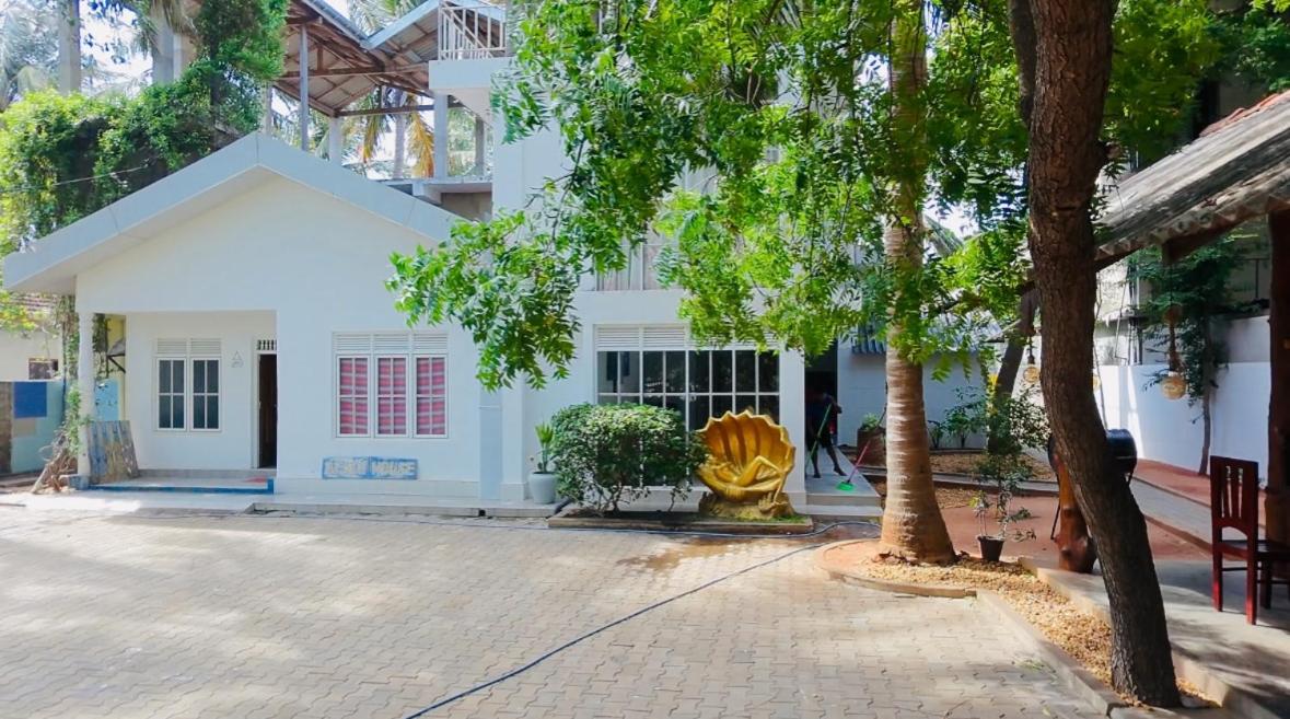 The Beach House , Nilaveli , Trincomalee - B&B Trincomalee