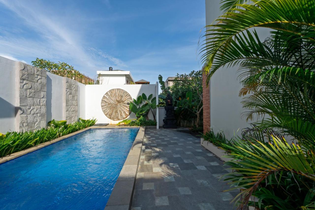 Sore Uluwatu by Tanya Pink - B&B Uluwatu
