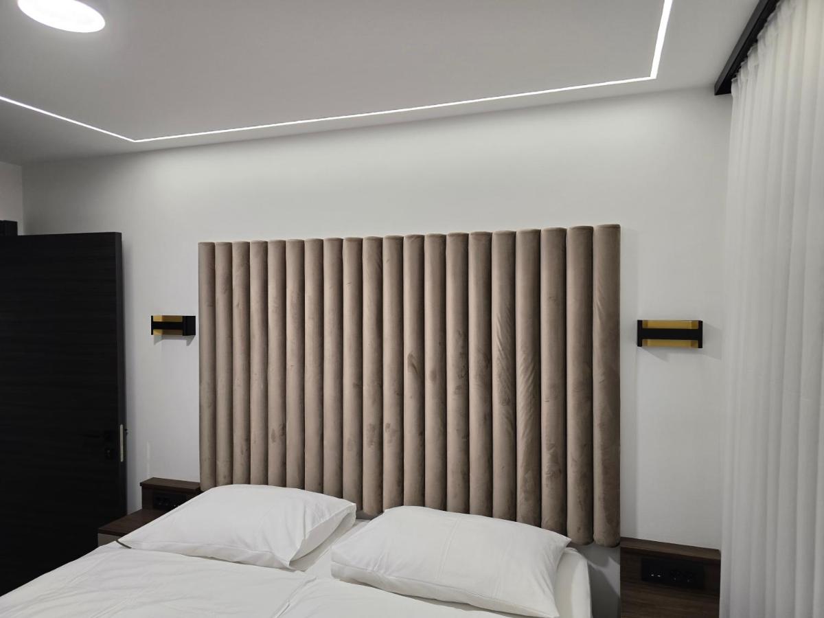 Osijek Luxury Center - Self Check-in, 2 Parking Spaces, Balcony, Elevator - B&B Osijek