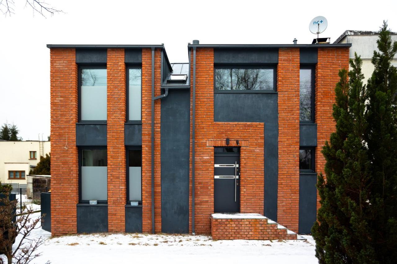 Loftowy Apartament przy stawie, blisko Zoo, Aquaparku i lasów - parking dla 2 aut - Chambres d'hôtes Poznan