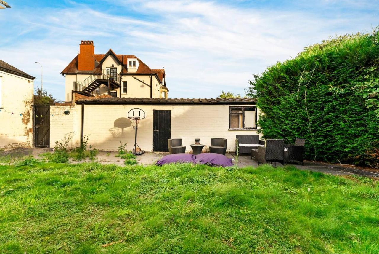 Perfect Booking 4 Bed Home in Cheltenham - B&B Golden Valley