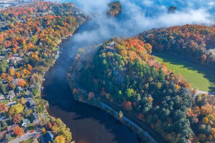 charming riverside retreat - B&B Huntsville