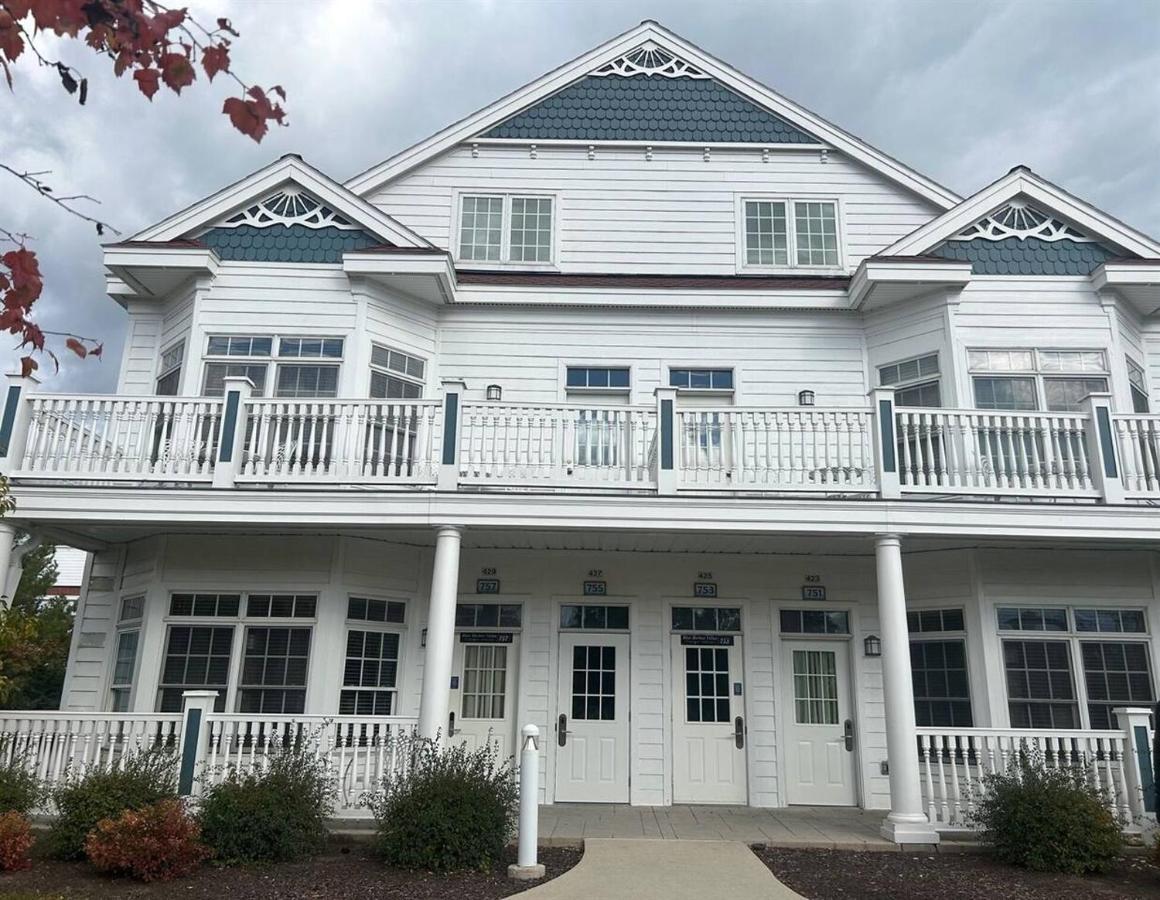 Beachfront Condo - Walk to Beach, Sunrise views - Ferienwohnung Sheboygan