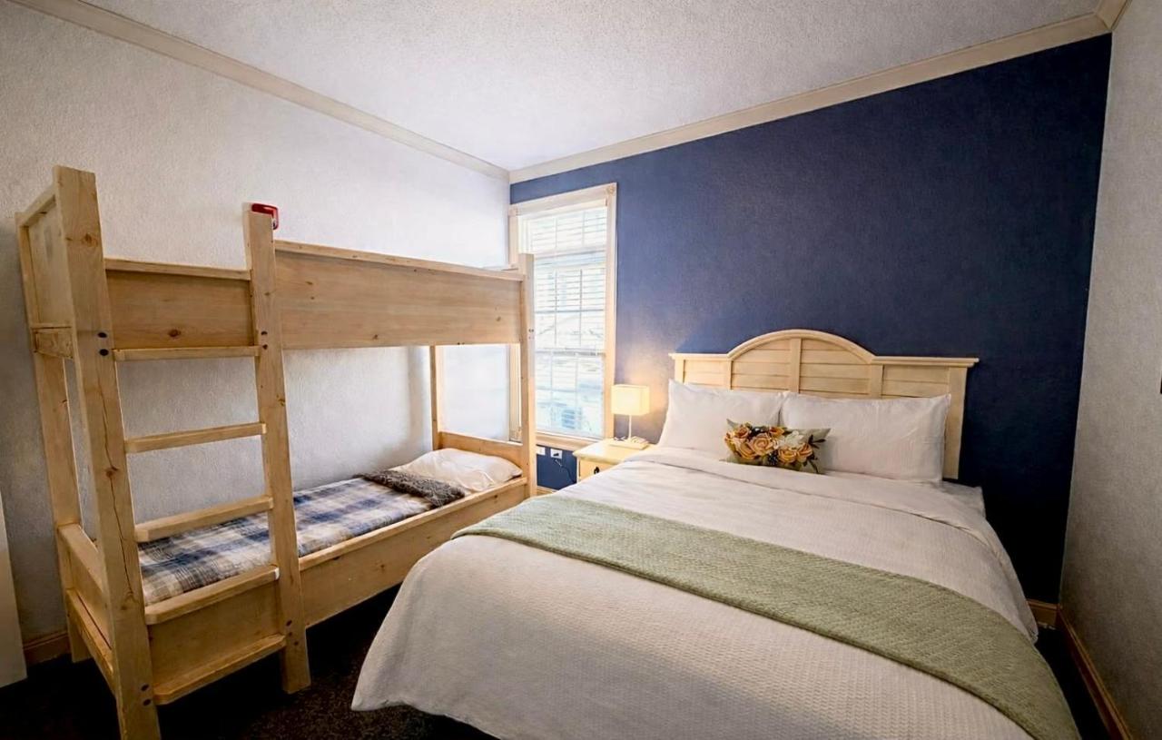 Beachfront Condo - Walk to Beach, Sunrise views - Ferienwohnung Sheboygan