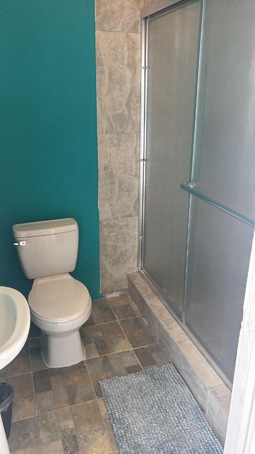 Dania's Den - B&B Nassau