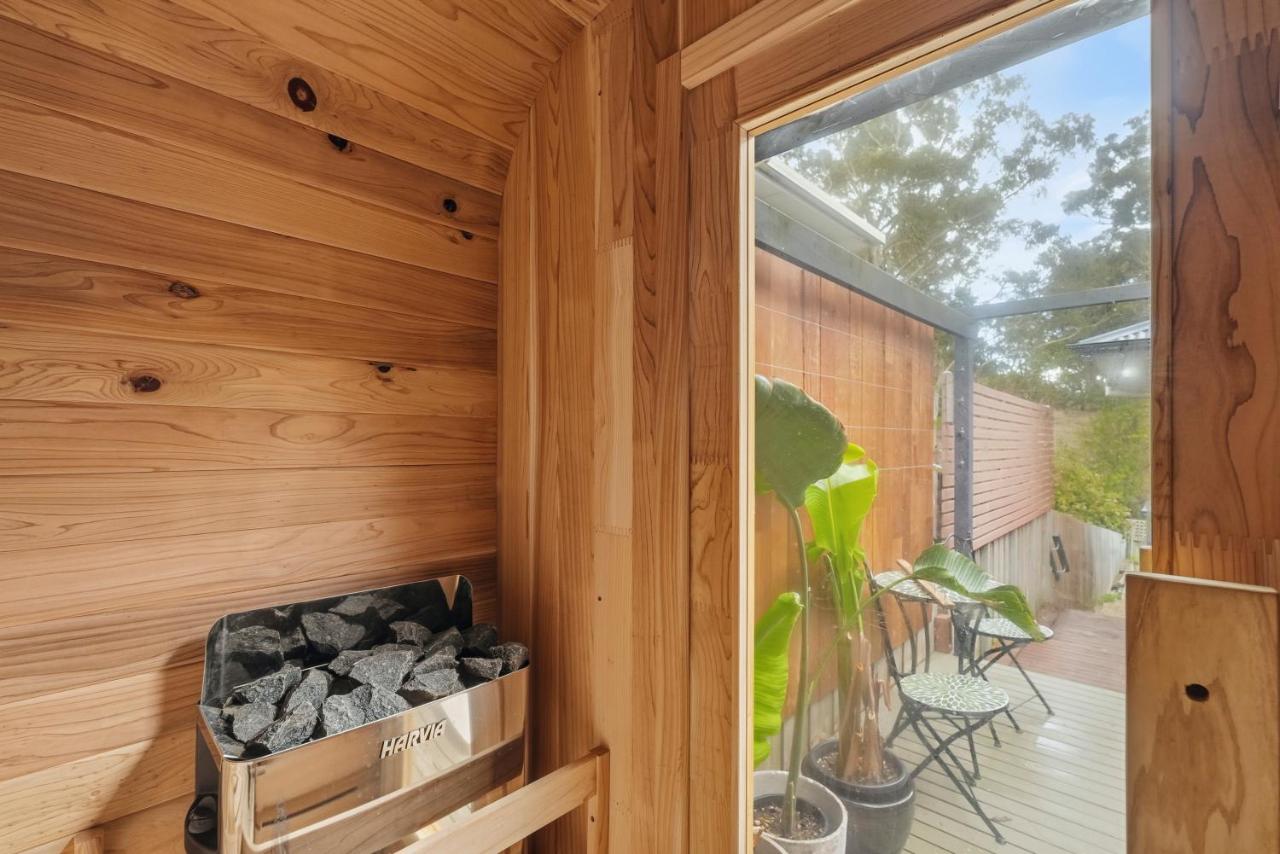 Taroona Hideaway - 3 Bedroom House with Sauna - Bed and Breakfast Taranna