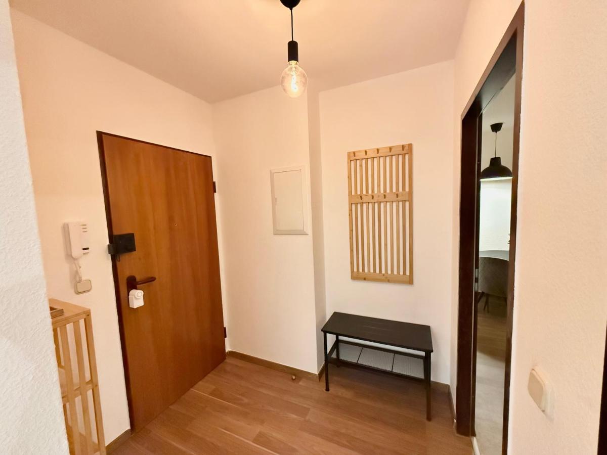 Modernes Apartment - Balkon - Gratis Parkplatz - 4 Gäste - B&B Magdeburg