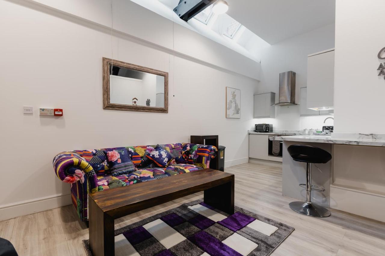 Hullidays - Secret Theatre Hideout - B&B Hull