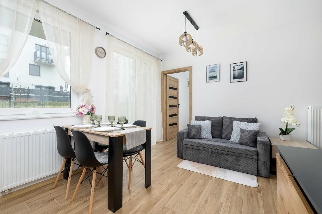 Elegant Apartment in Gliwice with Garden Desk and Parking by Noclegi Renters - Chambres d'hôtes Gliwice