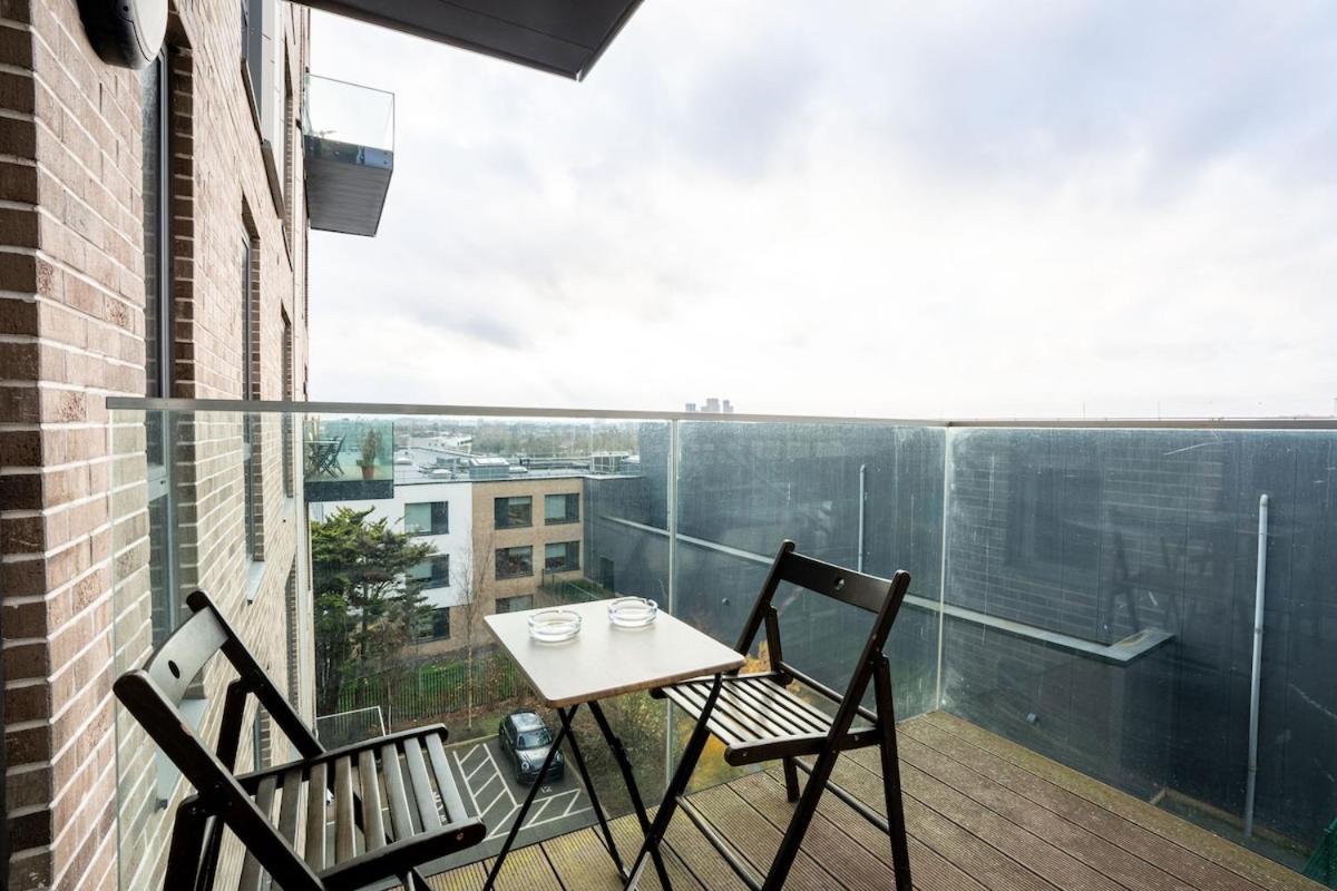 Modern 1BR Wembley Stadium Flat - Sleeps 6 - B&B London