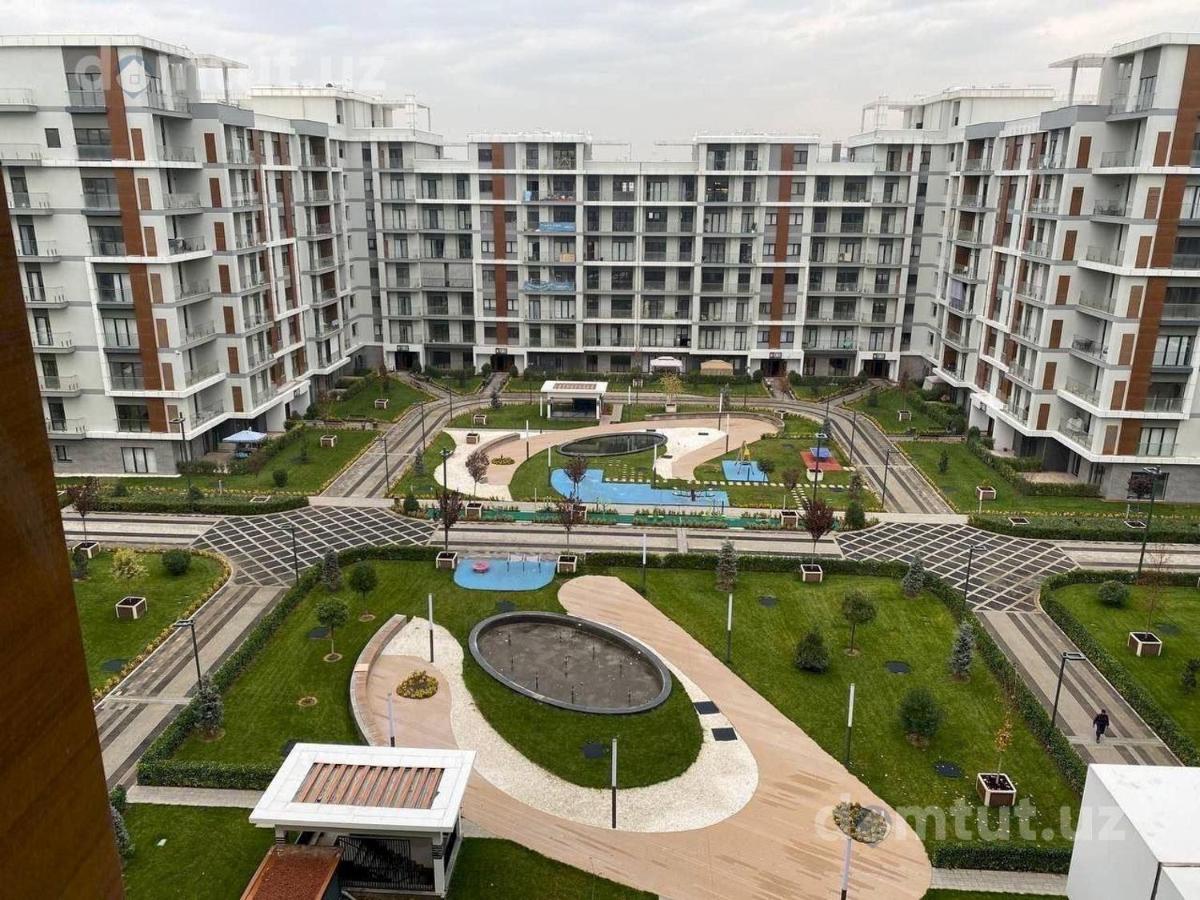 Modern 2-Bedroom Apartment with balcony - Chambres d'hôtes Tachkent