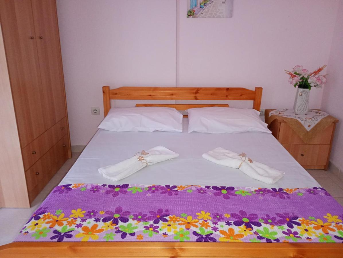 Katerina Apartments - Chambres d'hôtes Néa Flogitá