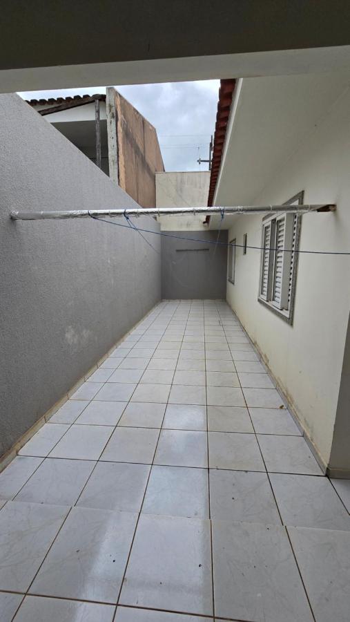 Casa ampla mobiliada com estacionamento para até 5 veículos - B&B Umuarama