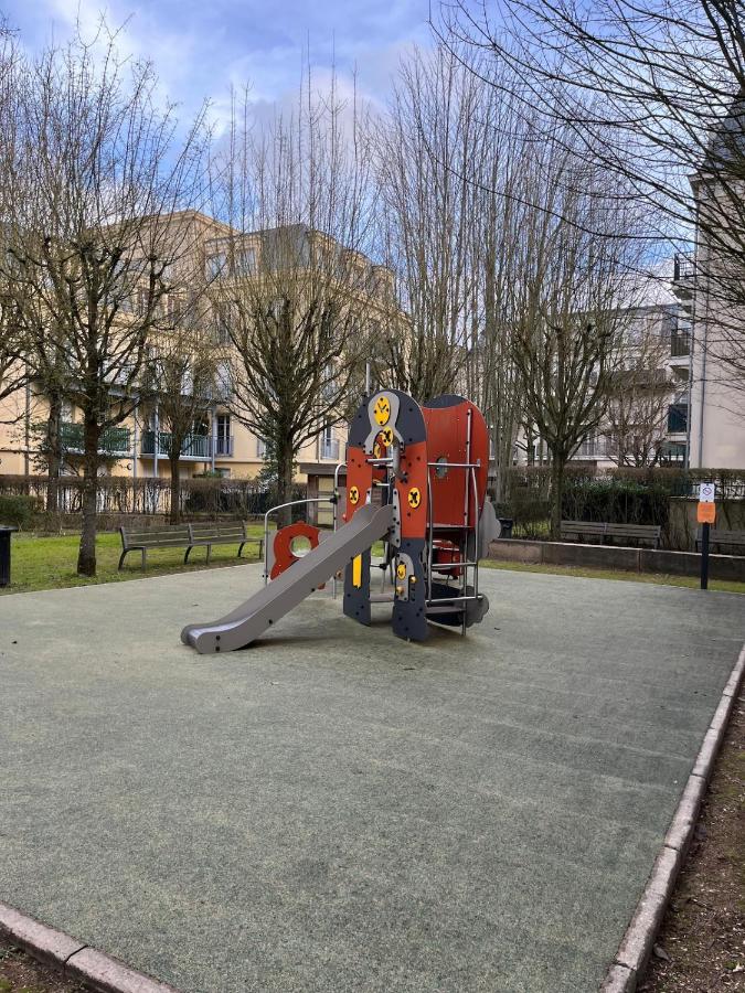 Appartement près de Disneyland, parking & RER - Bed and Breakfast Chessy