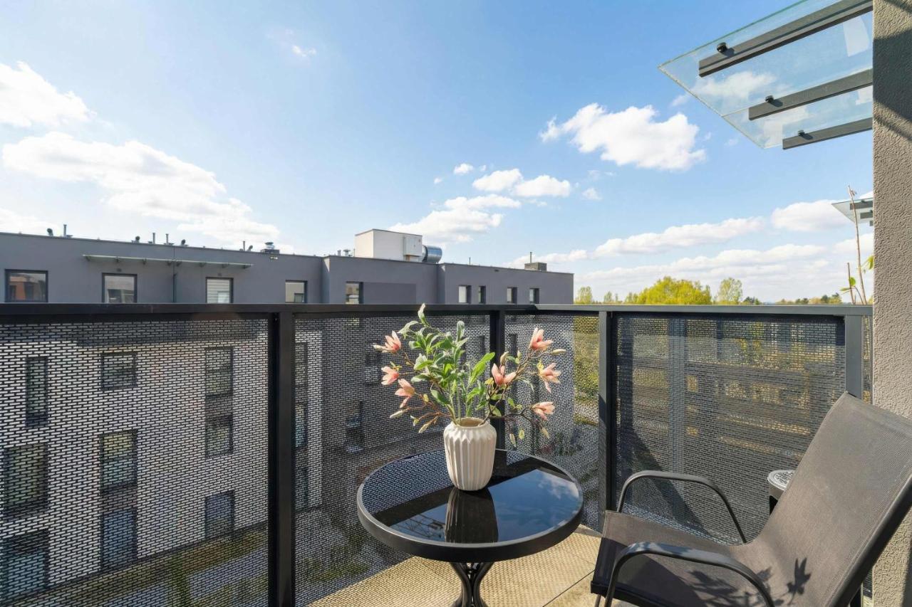 Przestronny Apartament z 2 Sypialniami by Noclegi Renters - B&B Posnania