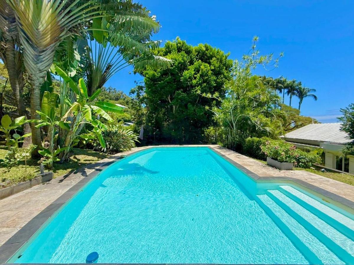 Le Refuge, Villa Créole Ancienne avec Piscine - B&B Saint-Denis
